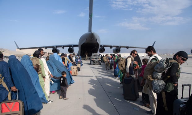 Report reveals US decision to keep open Kabul airport gate before attack