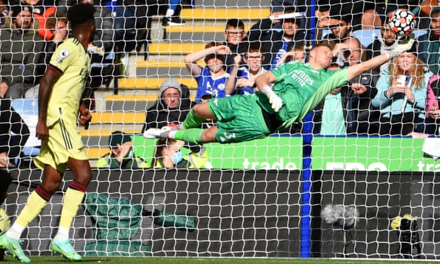 Aaron Ramsdale excels as Arsenal beat Leicester to extend unbeaten streak