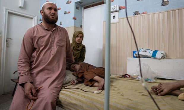 Critically ill Afghans suffer as Taliban tighten Pakistan border