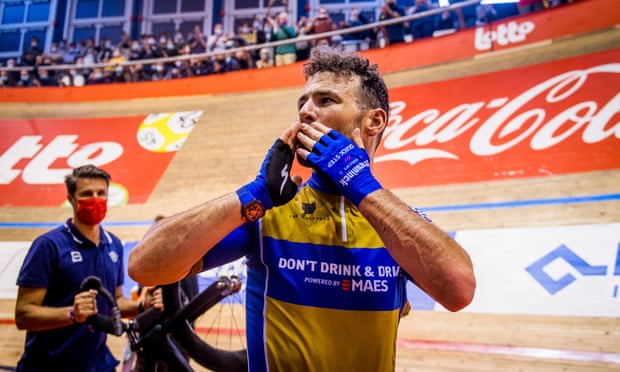 Mark Cavendish suffers collapsed lung and two broken ribs in Ghent crash