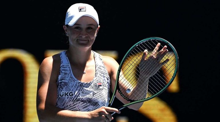 Australian Open: Barty, Azarenka enter Round 3