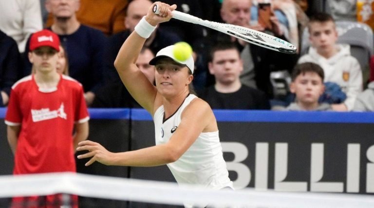 BJK Cup: Iga Swiatek powers Poland to finals, Czechs top Britain