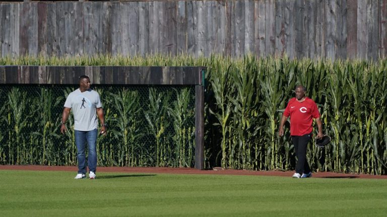 Smyly stars as Cubs beat Reds in 2nd ‘Field of Dreams’ game